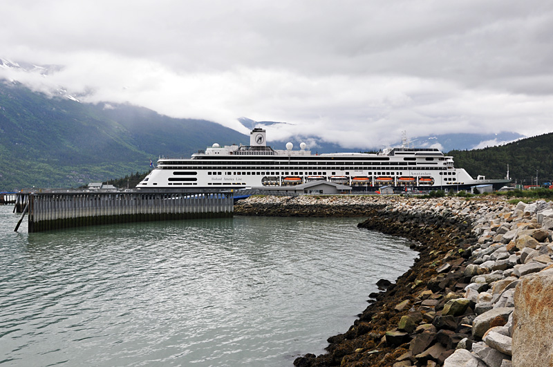 Competing cruise ship