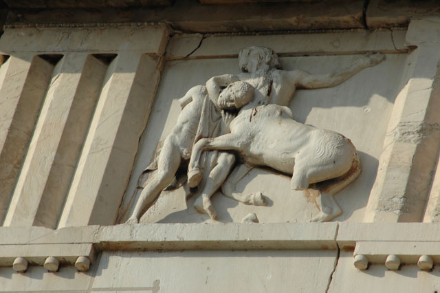 Closeup_of_art_work_on_the_Parthenon.jpg