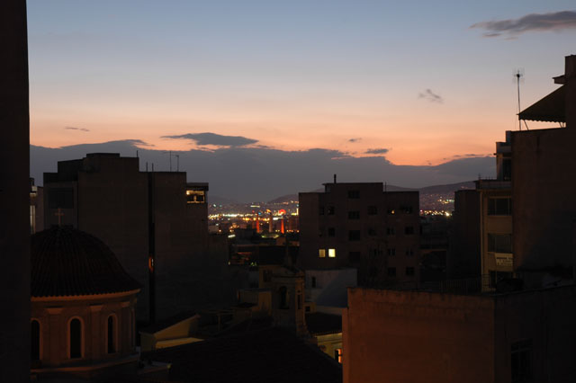 View_of_Athens_from_the_top_of_our_hotel_at_night.jpg