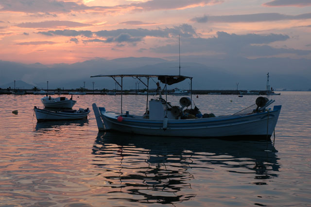 Boats_on_the_water_2.jpg