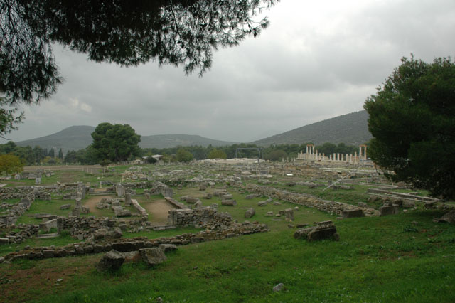 Looking_over_the_ancient_ruins_closeby_the_theatre.jpg