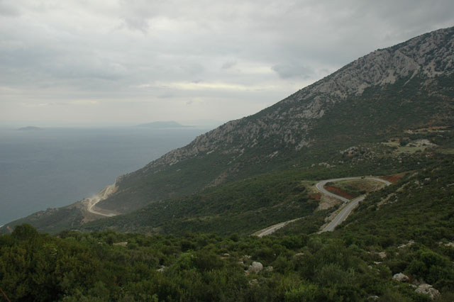 A_view_of_the_twisty_turning_coastal_highway.jpg