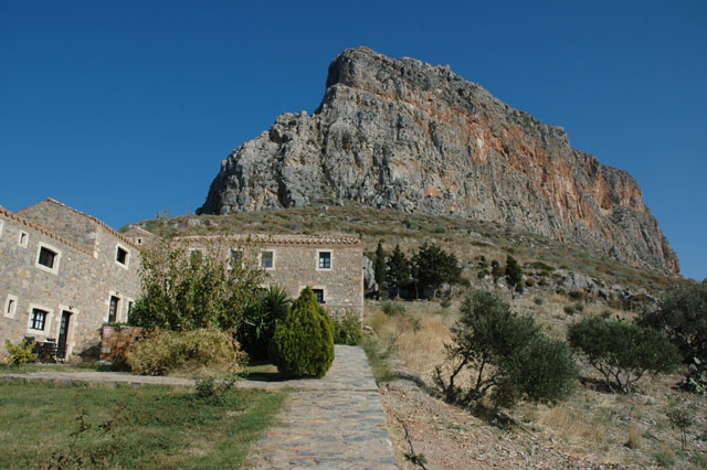 Our_very_cool_hotel_with_the_rock_behind_us_jpg.jpg