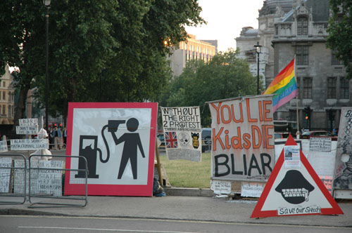 Protestors_outside_Big_Ben.jpg