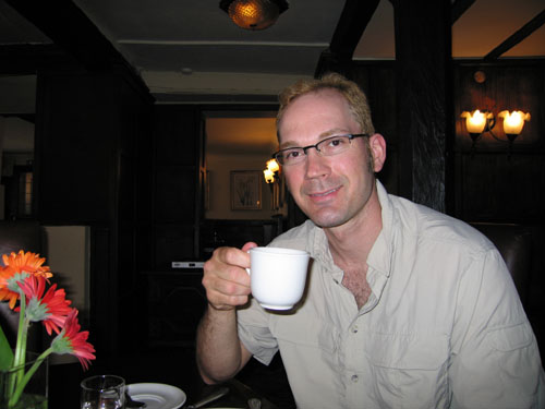 English_tea_in_Kings_Arm_pub.jpg