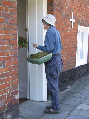 Lady_selling_fresh_viggies_in_Salisbury.jpg