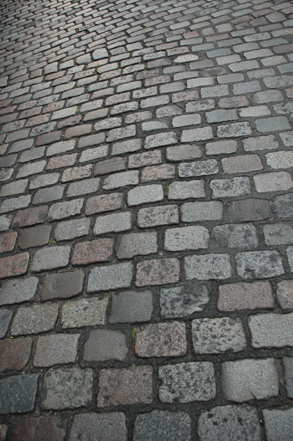 Cobblestone_in_Montmartre.jpg