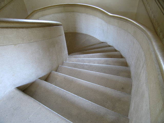 Some_Stairs_in_the_Louvre.jpg