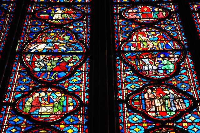 The_stained_glass_windows_in_Ste_Chapelle.jpg