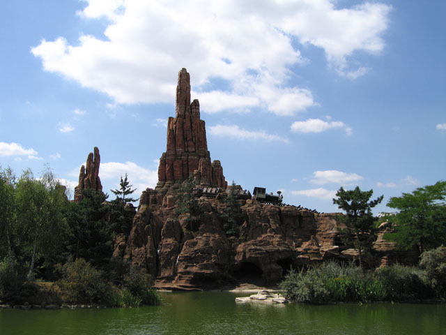 Thunder_Mountain_Railroad_in_Disney_Paris.jpg