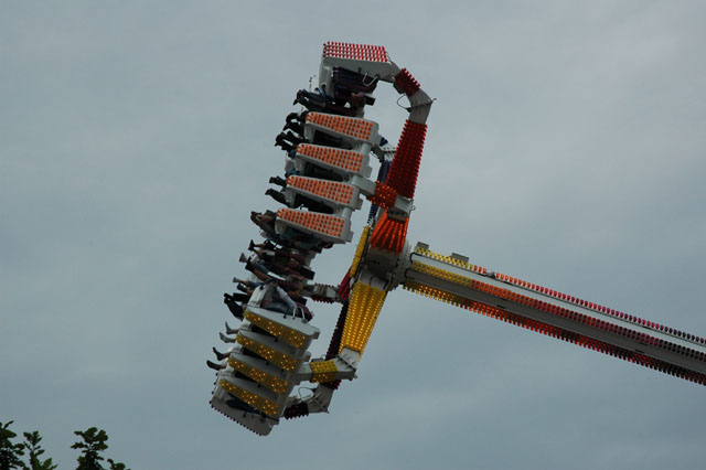 Carnival_ride_at_Ghent_Festival.jpg