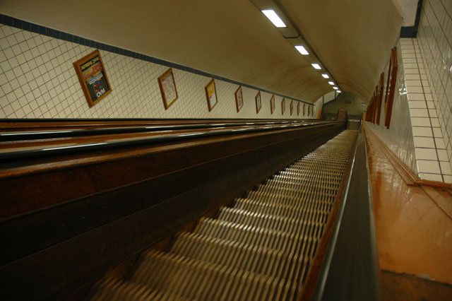 The_very_long_escalator_going_to_the_tunnel.jpg