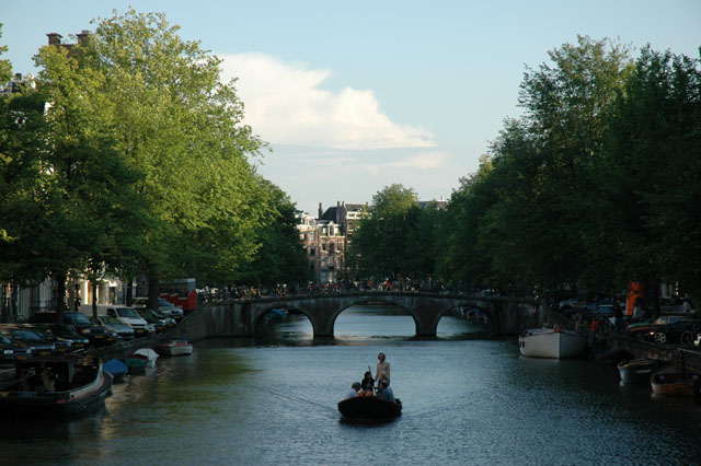 Boat_on_Canal.jpg