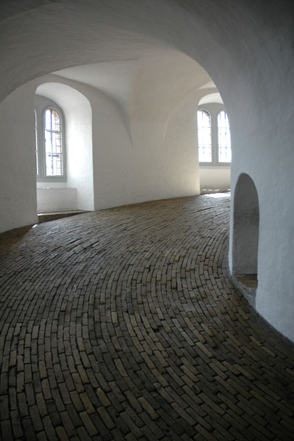 Inside_the_round_tower.jpg