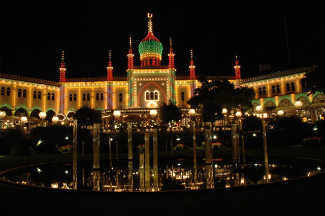 The_Palace_at_night.jpg