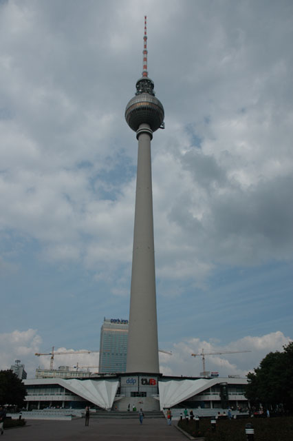 The_huge_radio_tower.jpg