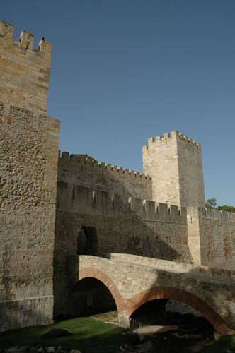 Part_of_the_Castelo_San_Jorge.jpg