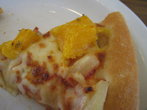 Tropical_mango_and_pineapple_pizza.jpg