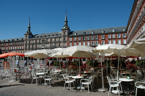 Cafe_in_the_Plaza_Mayor.jpg