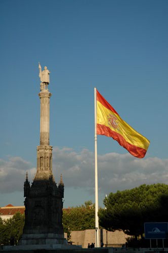 Monument_and_flag.jpg