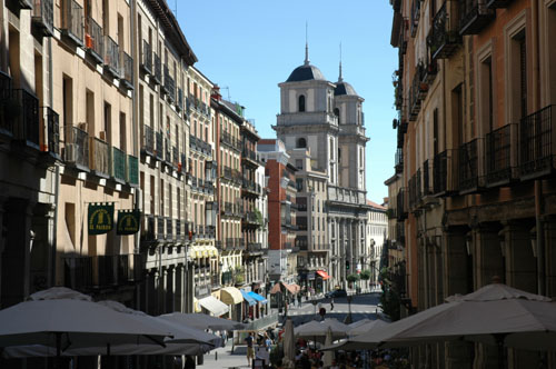 Sidestreet_near_plaza_mayor.jpg