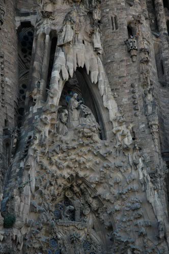 Closeup_of_Sagrada_Famlia.jpg