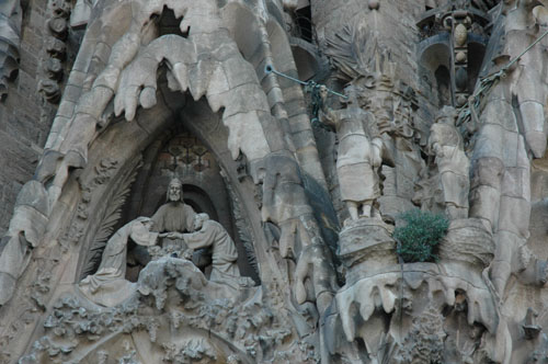 Closeup_of_Sagrada_Famlia_2.jpg