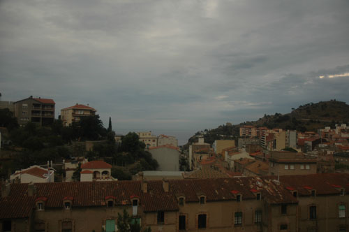 Coastal_town_seen_from_train.jpg