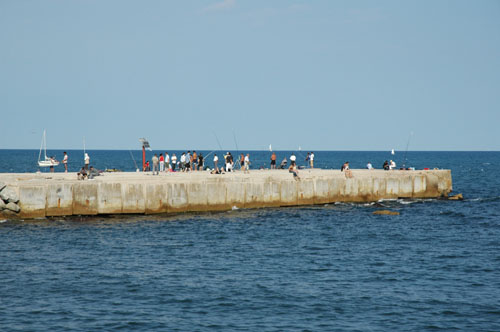 Fishing_on_the_pier.jpg