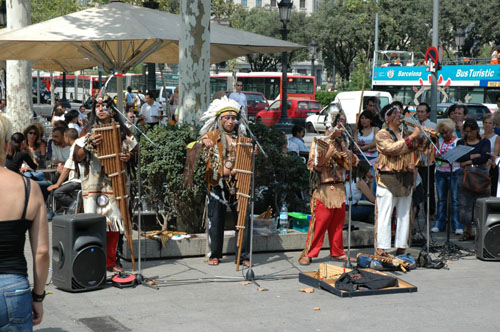 The_indian_musicians_on_Les_Rambles.jpg