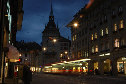 Tram_at_night.jpg