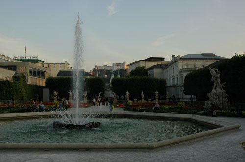 Mirabell_gardens_2.jpg