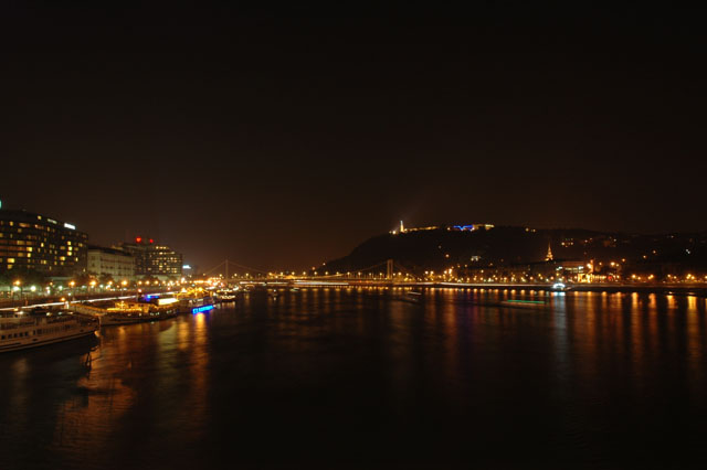 Budapest_viewed_from_the_bridge.jpg