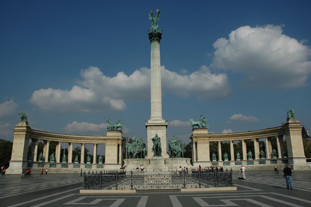 Hosok_tere_Heroes_Square.jpg