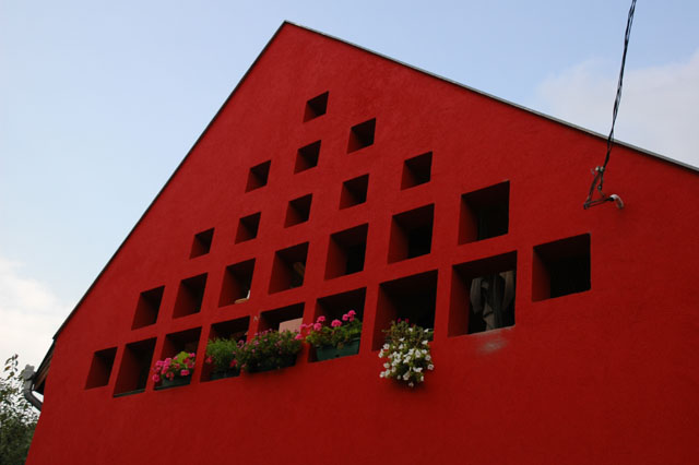 Buildings_are_much_more_colorful_than_Budapest.jpg