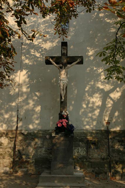 Cross_monument.jpg