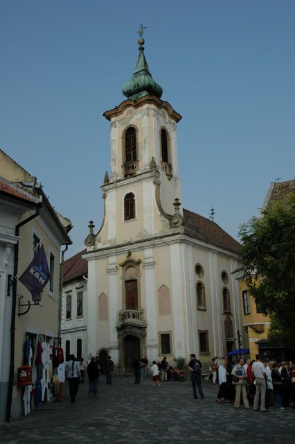 One_of_the_many_churches_in_Szentendre.jpg