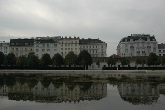 Buildings_near_the_Belvedere.jpg