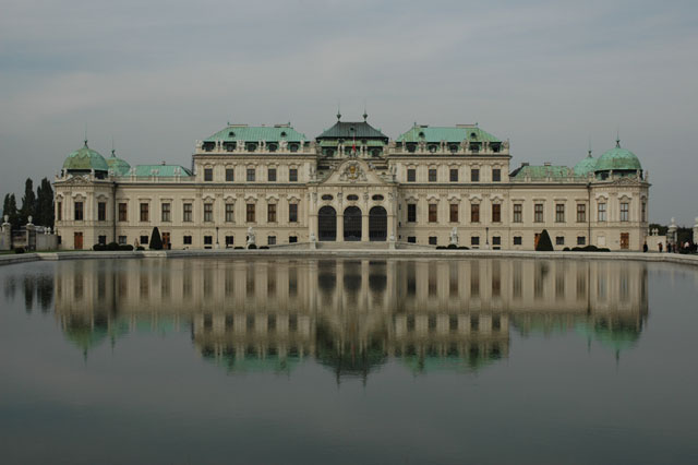 Reflection_of_the_Belvedere.jpg