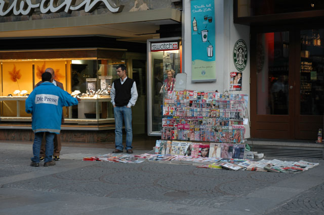 Street_newspaper_stand.jpg