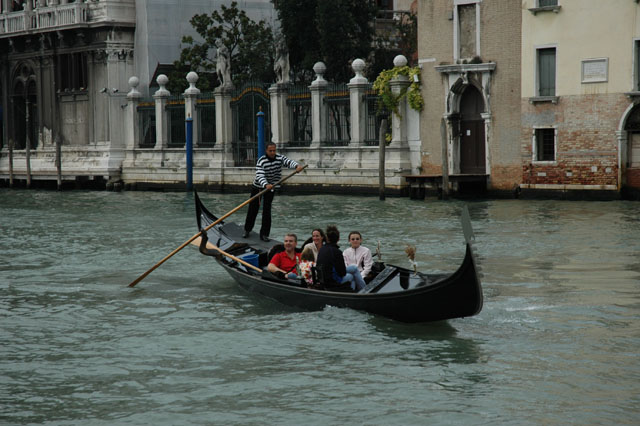 Gondola_boat.jpg