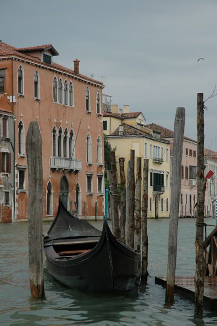 Lonley_Gondola_boat.jpg