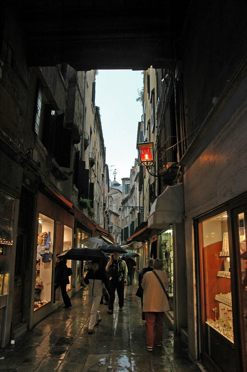 Rainy_days_in_Venice.jpg