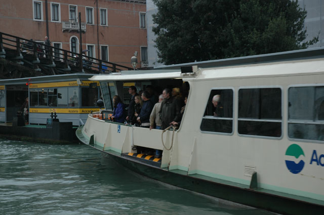 The_venice_metro_system_vaporetto.jpg