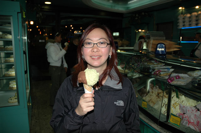 Charlotte_enjoys_a_gelato.jpg