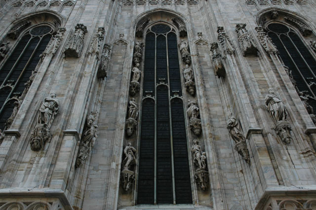 Closeup_of_artwork_on_duomo.jpg