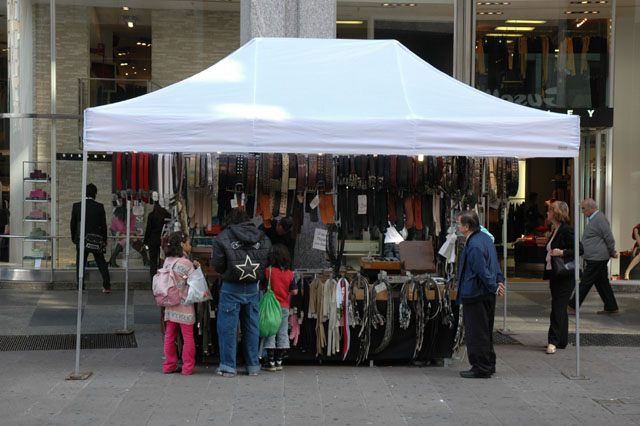 Selling_goods_on_the_sidewalk.jpg