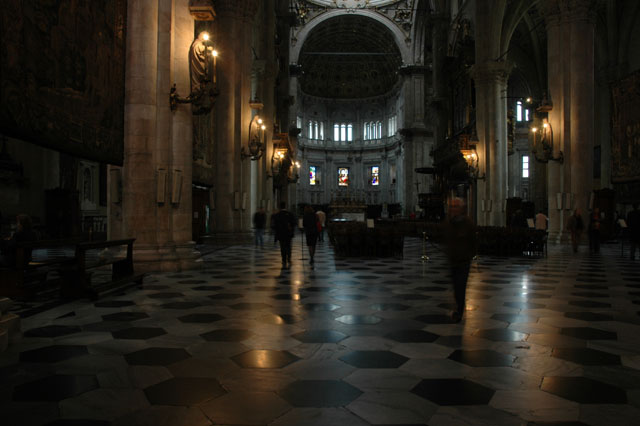 Inside_the_church.jpg