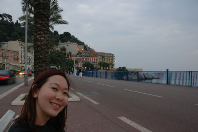 Charlotte_on_the_beach_walkway.jpg