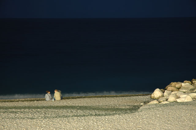 Couple_on_the_beach.jpg